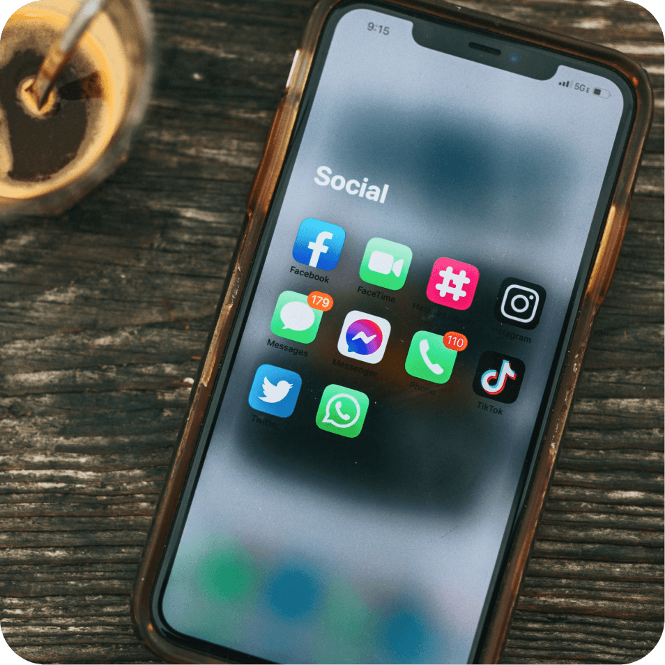 Image of social media apps on a phone